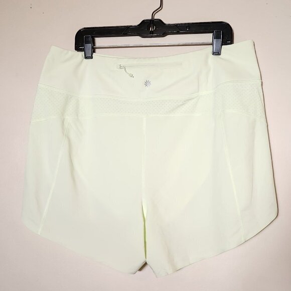 NWT ATHLETA Run With It Shorts 4.5" - Iced Lemon - Size 1X - Picture 4 of 9